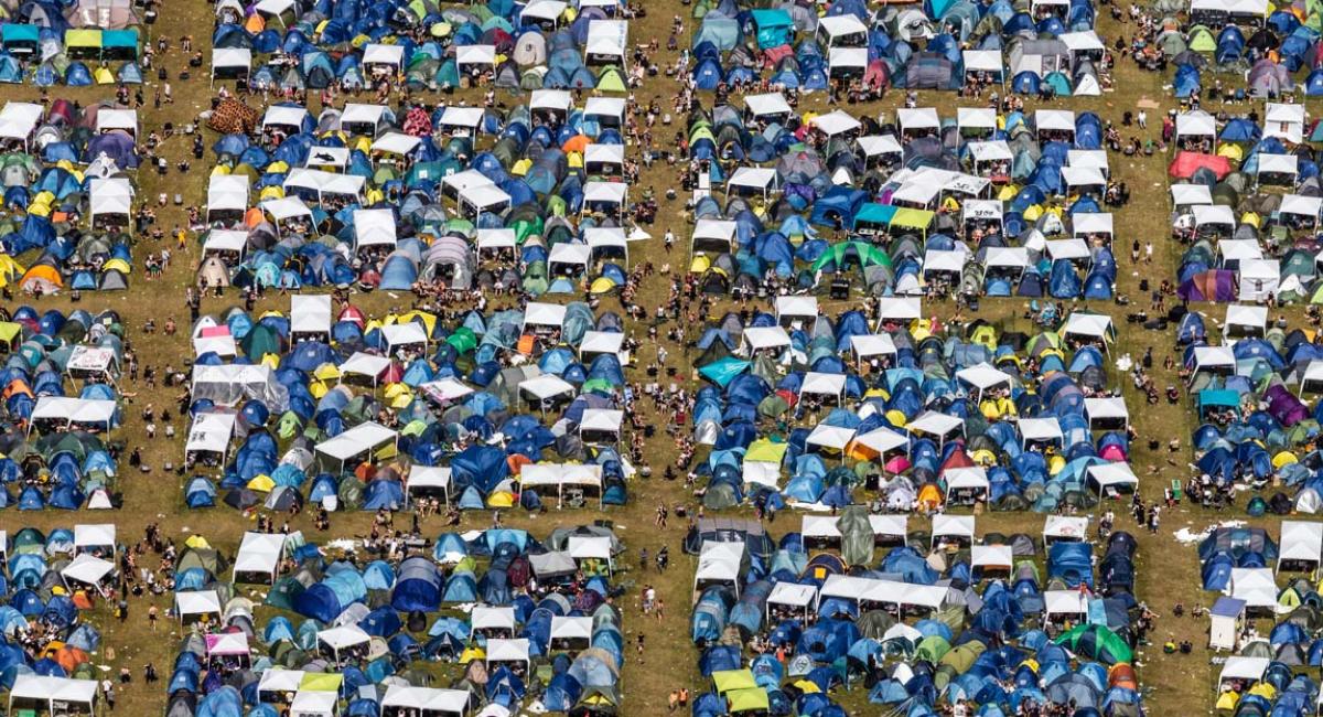 Teltområdet er inddelt i zoner af hensyn til sikkerheden. Roskilde Festival, campingplads, teltpladser, teltcamping